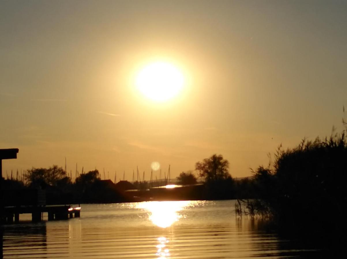Pfahlbau Sunset II Toplage Inklusive Elektroboot Руст Екстер'єр фото