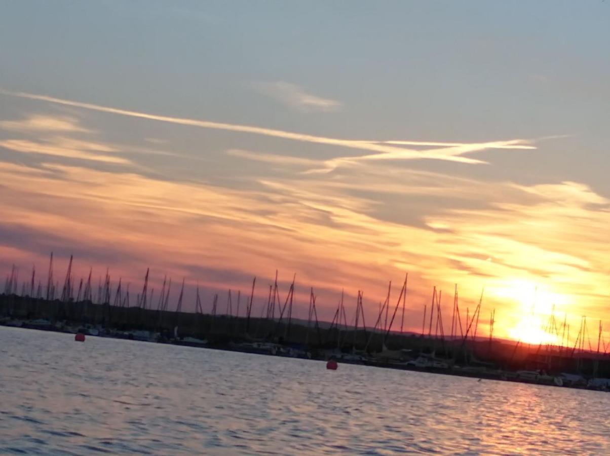 Pfahlbau Sunset II Toplage Inklusive Elektroboot Руст Екстер'єр фото